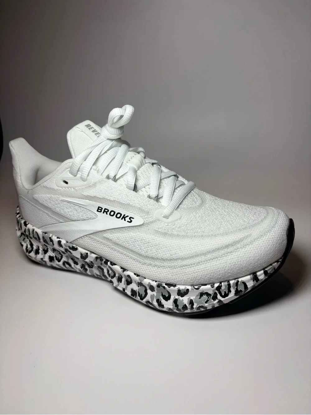 Brooks Women's Revel 9 White Running Shoe with Black Leopard Midsole size 7 - Picture 8 of 15